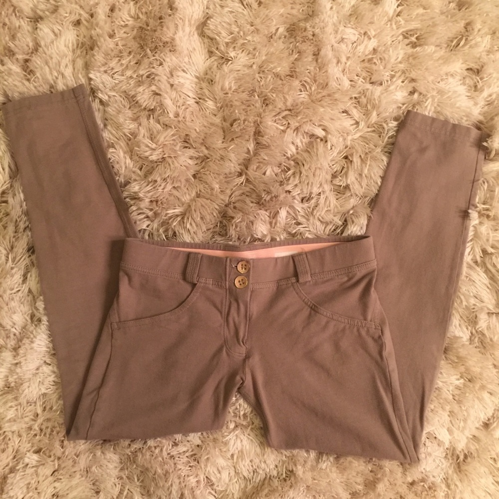 ⚡️SOLD⚡️Freddy pants size 6/Medium